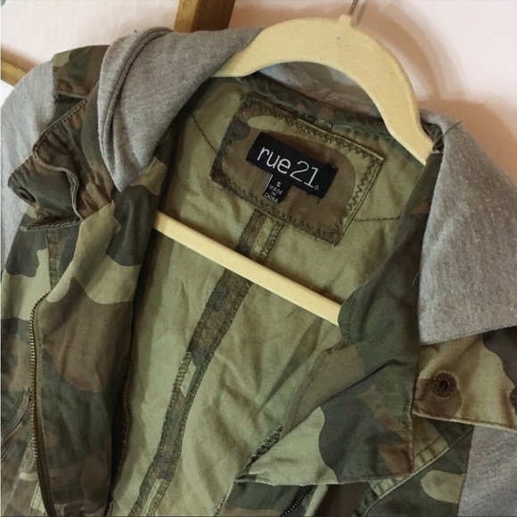 💚EUC Camo Jacket with Grey Sleeves and hood - Picture 2 of 4